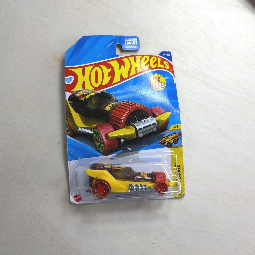 Hot Wheels Hot Wheengs2025 Fast Foodie 5/5 Yellow Red Die-Cast Car 197/250 JBC02